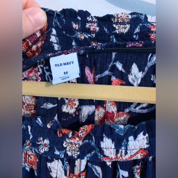 Off the shoulder floral top size M - Picture 3 of 3